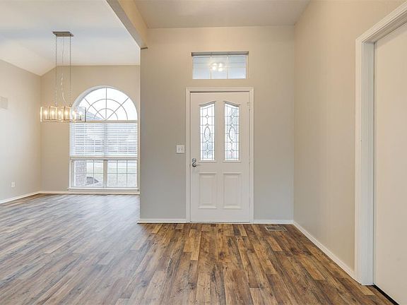 2nd image of 18320 Chestnut Oak Dr