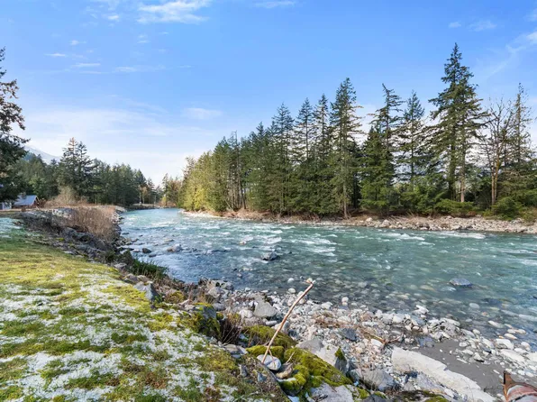 30 Robertson Cres, Hope, BC V0X 1L4