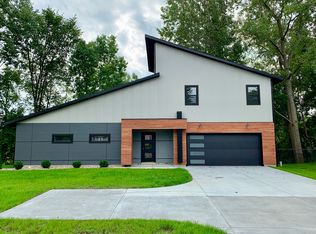 3301 Rolston Rd, Fenton, MI 48430