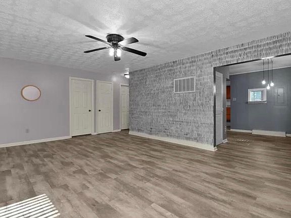 3rd image of 5088 Dimson Dr N