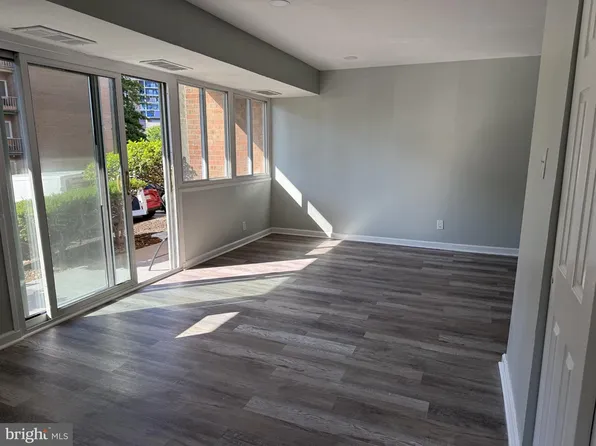 5831 Quantrell Ave APT T4, Alexandria, VA 22312