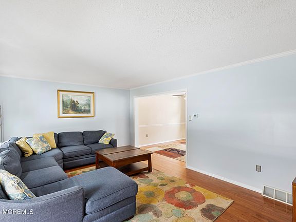 4th image of 46 Hickory Hill Road