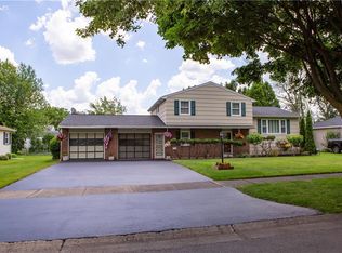 40 Gemini Cir, Rochester, NY 14606