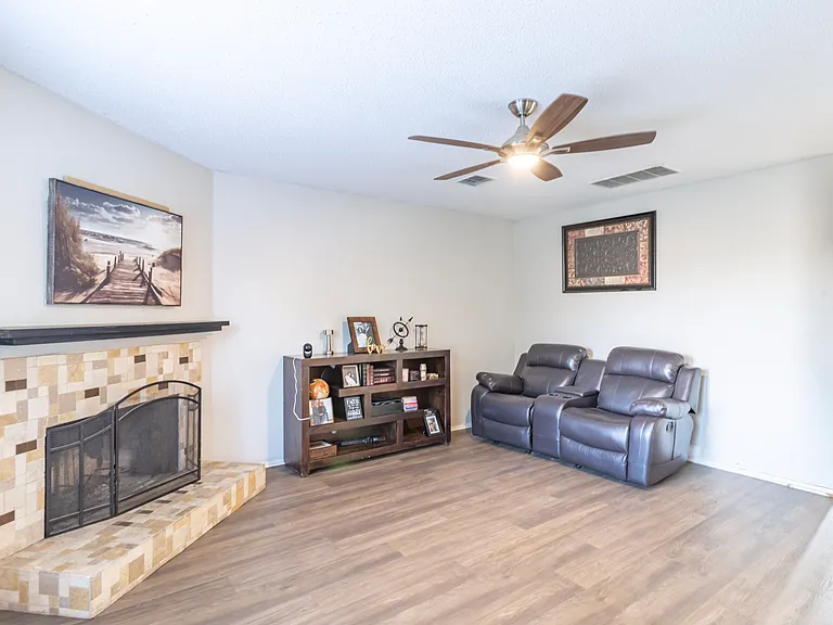 4617 Waterford Dr — Photo 8