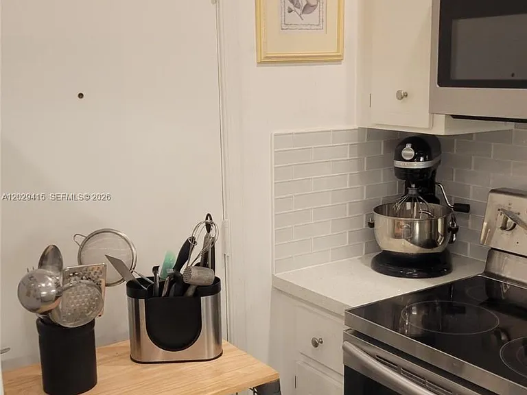 2210 NE 56th Pl #123 — Photo 4
