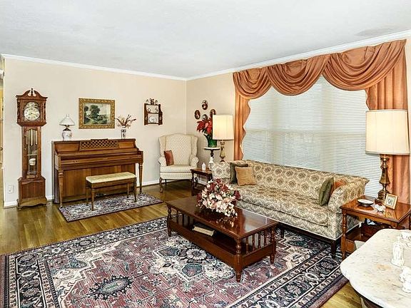 3rd image of 10008 Lily Flagg Cir SE