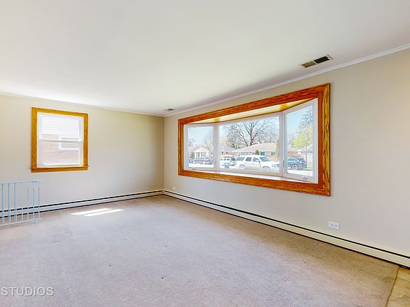 5th image of 1079 S 6th Ave