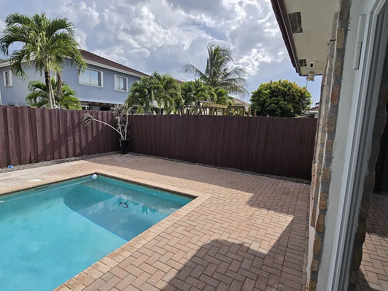 15826 SW 138th Ter — Photo 33