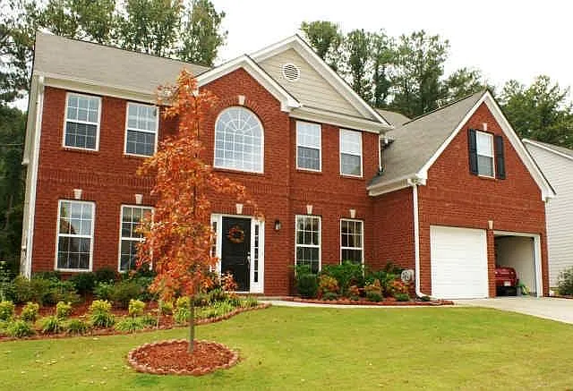 4 bed, 2.5 bath, 3100 sqft, $2,700 — Photo 1