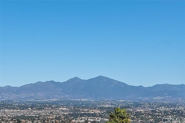 1st image of 30512 La Vue