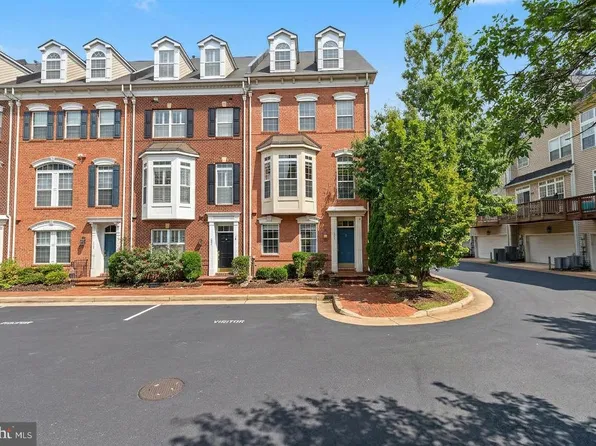 325 Fucci Ct, Alexandria, VA 22304