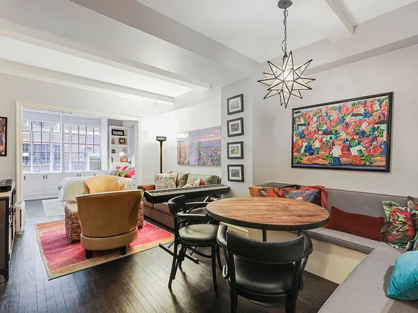 320 E 42nd St APT 310, Manhattan, NY 10017