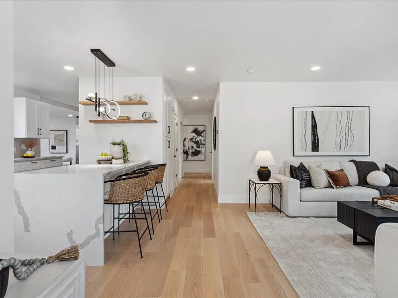 4 bed, 2.5 bath, 2020 sqft, $4,395 — Photo 4