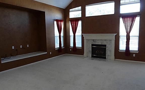 3rd image of 1325 Pinehurst Dr