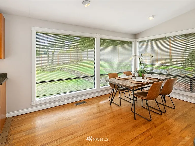 15535 SE 24th St — Photo 9