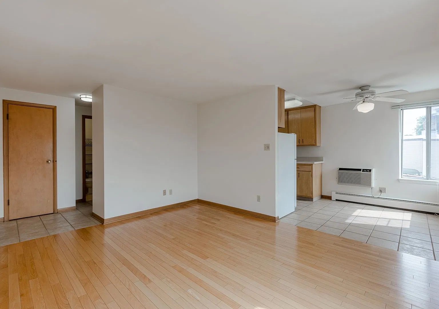 Chicago Place Apartments — Photo 4