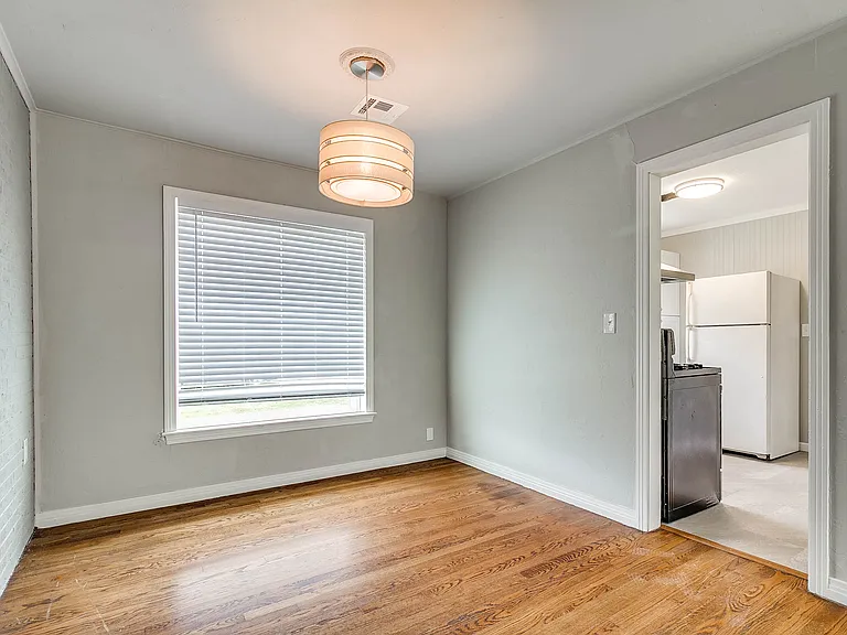 1414 Oxford Way — Photo 13