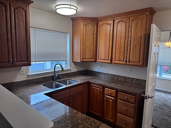 4th image of 571 W Virginia St