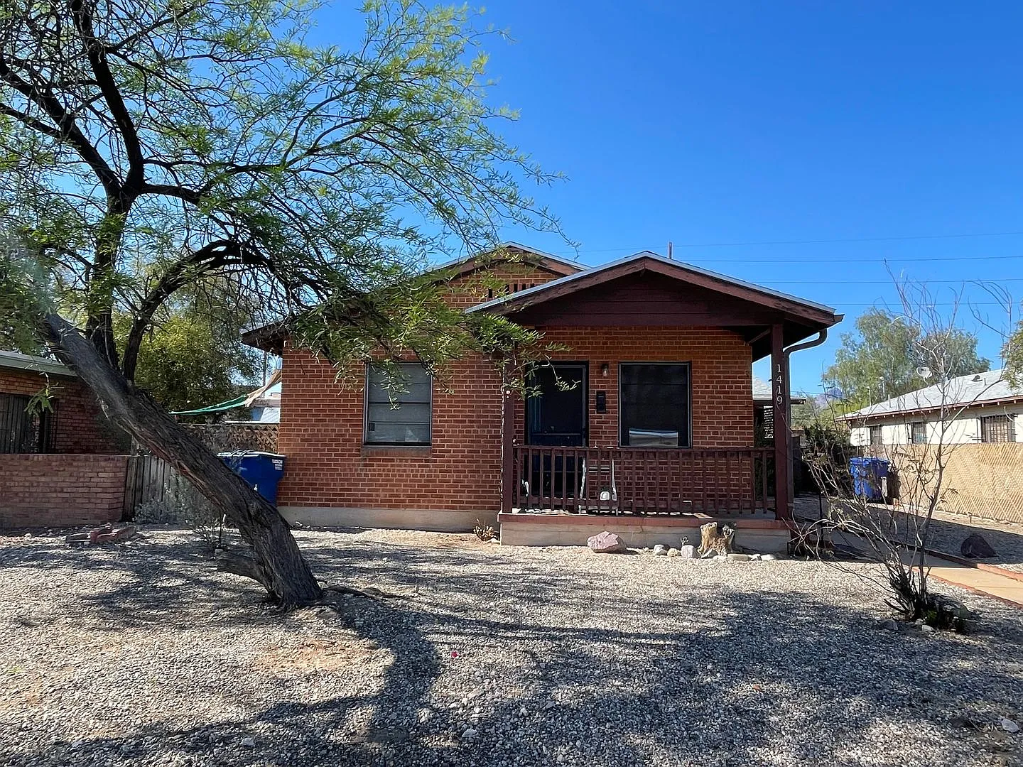 Perfect for UofA Students! **Move In Special 1/2 Off First Months Rent — Photo 2