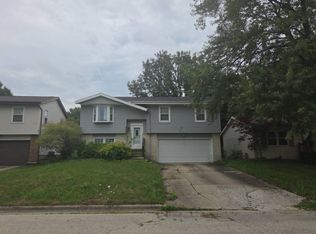 2305 Anchor Dr, Bloomington, IL 61704