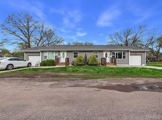 909 & 911 Prairie Ave, Belleville, IL