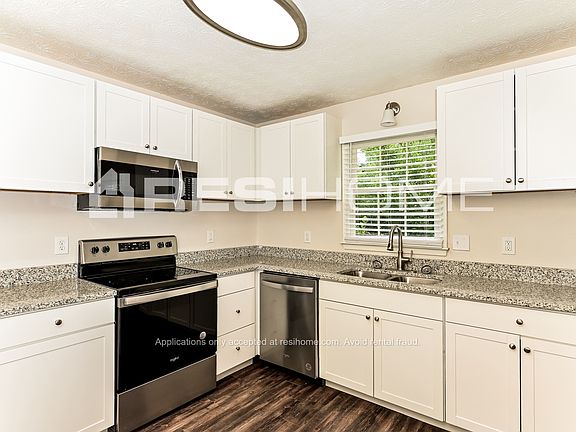 2nd image of 1401 Daniel Ln