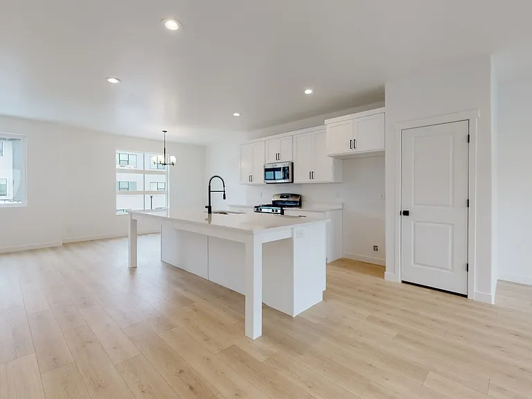 546 S 1040 W — Photo 7