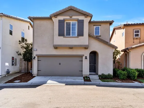 6333 E Valley Edge Dr, Fresno, CA 93727
