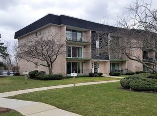 10400 S Parkside Ave, Oak Lawn, IL 60453
