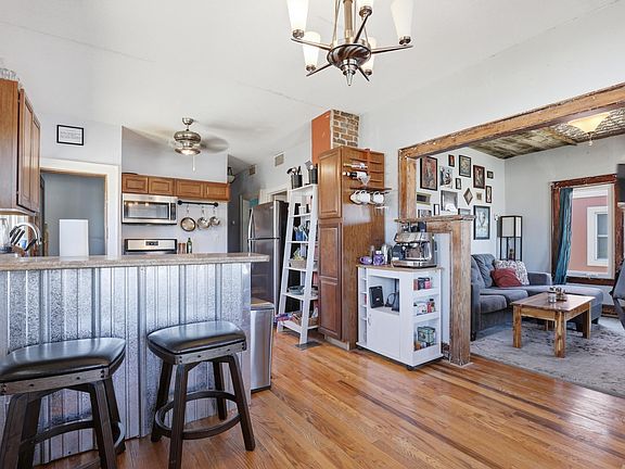 5th image of 403 Columbus St