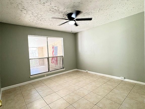 5th image of 16411 Meadowbrook Farm Rd