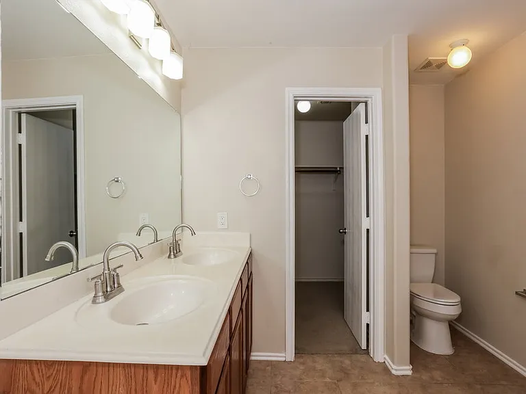 636 Horn St — Photo 10