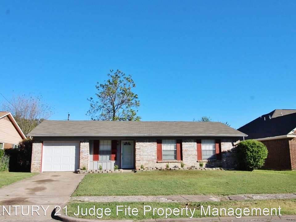 1st image of 853 Stanford Dr