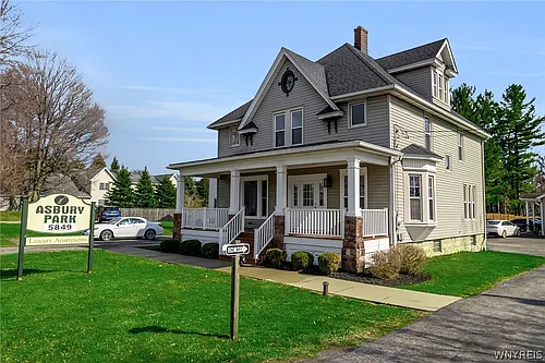 5849 Broadway St Photo 1