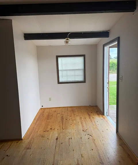 1111 Buster St — Photo 6