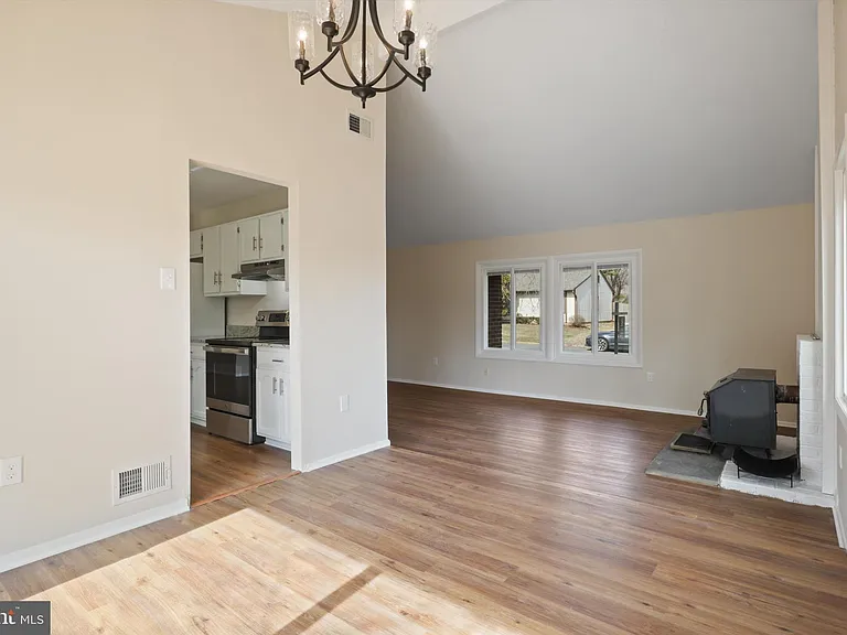 103 Farmington Ln — Photo 10