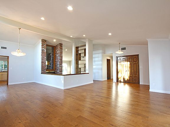 Living / Dining Room / Entry