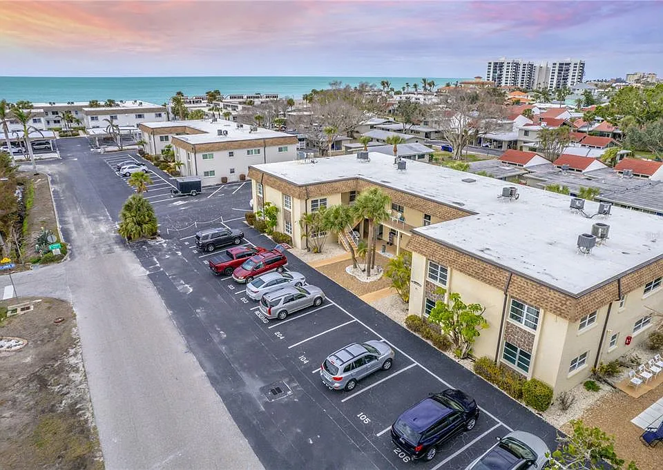 616 Flamingo Dr #102
