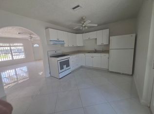 6186 Winrock Rd, Lake Worth, FL 33463