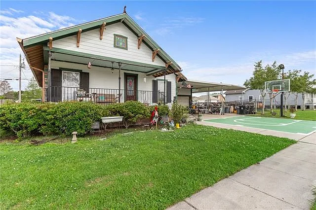 3 bed, 2.0 bath, 1800 sqft, $3,000 — Photo 2