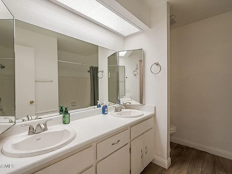 310 E Fremont Dr — Photo 10
