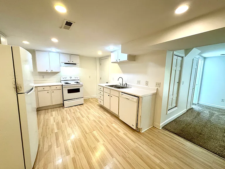 567 Whispering Hills Dr #B — Photo 10