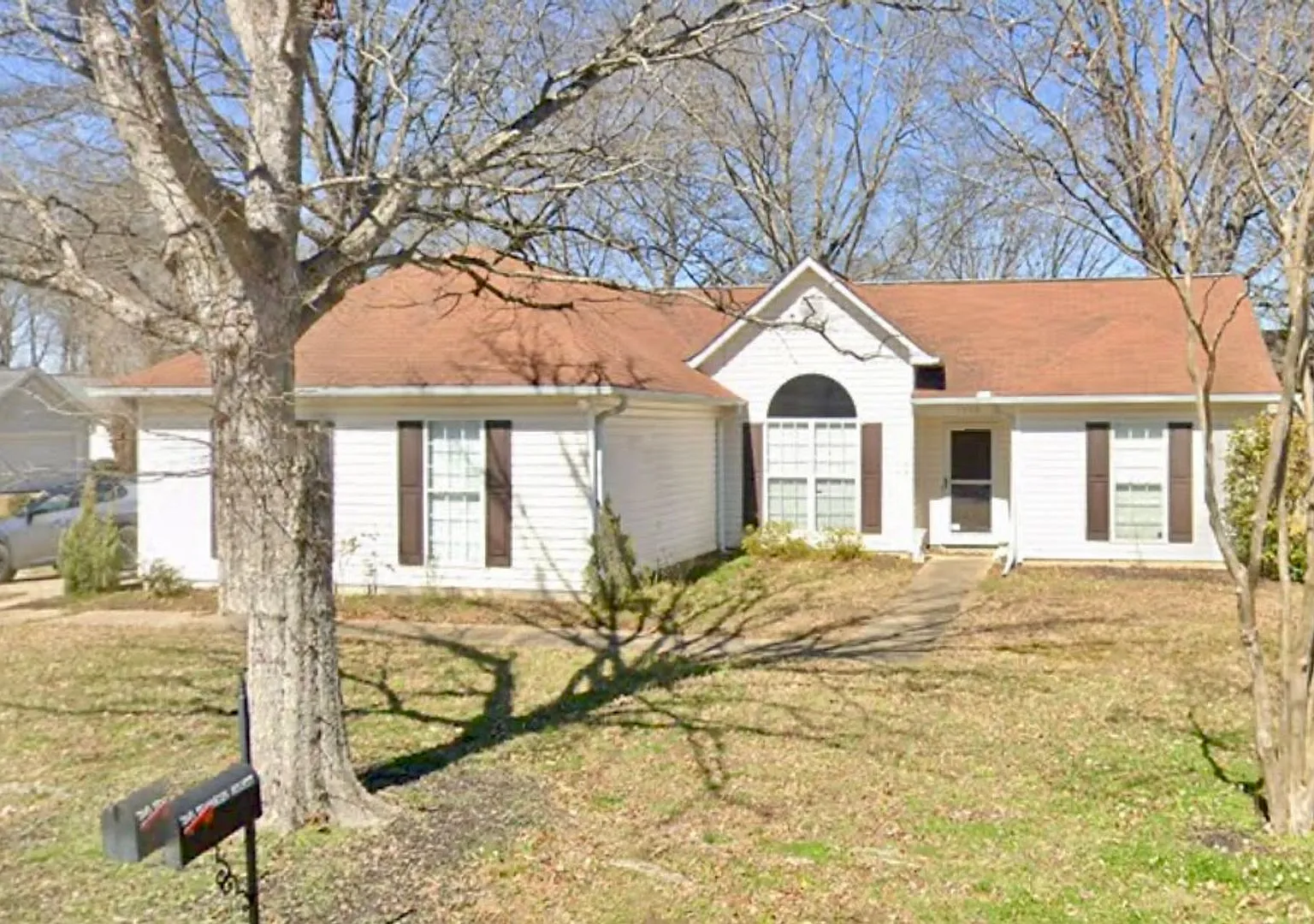 3 Bed, 2 Bath in Ogletree Village! — Photo 1