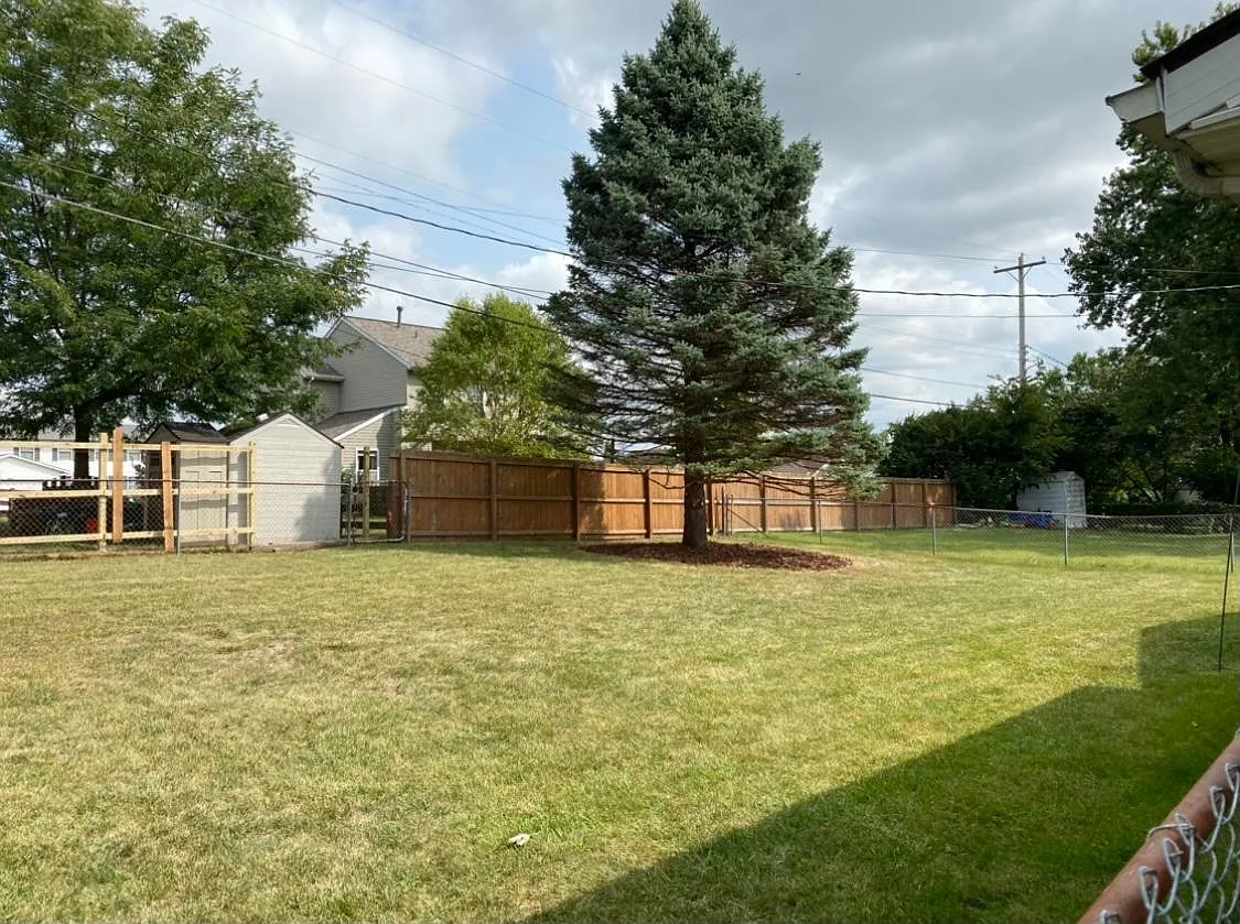 2526 Rochester Ave — Photo 2