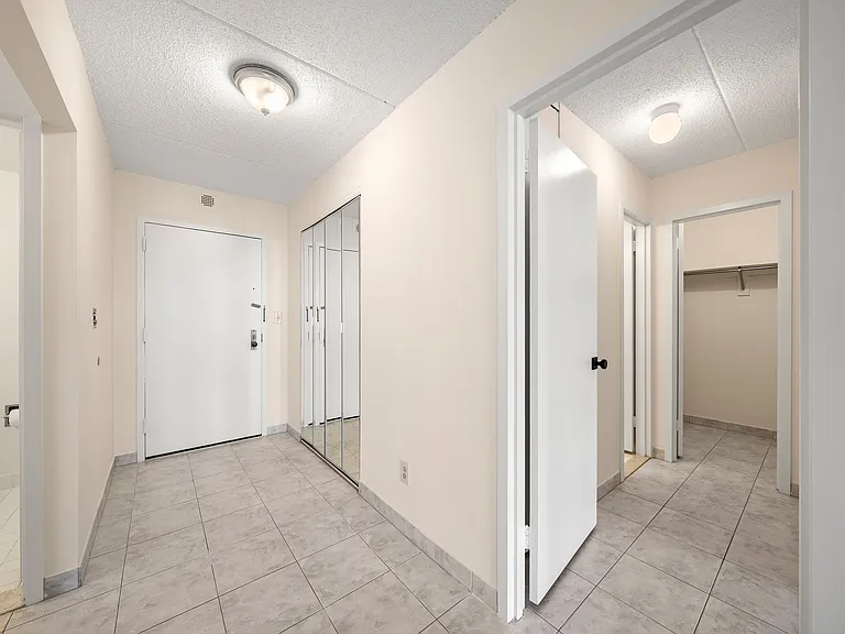 1077 River Rd #606 — Photo 11