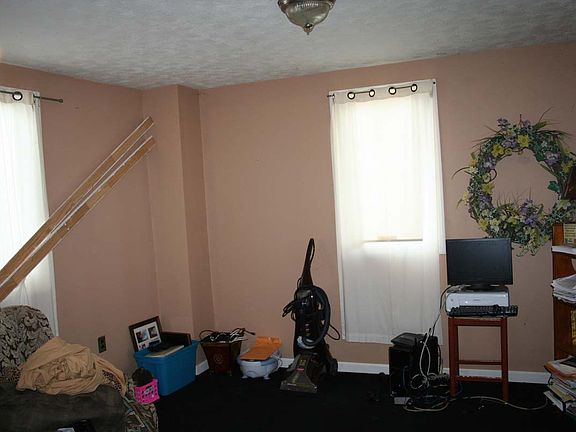 3rd image of 353 Hickory Dr