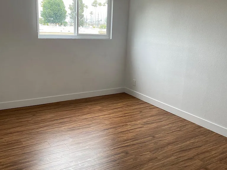 8512 Balboa Blvd #11 — Photo 10