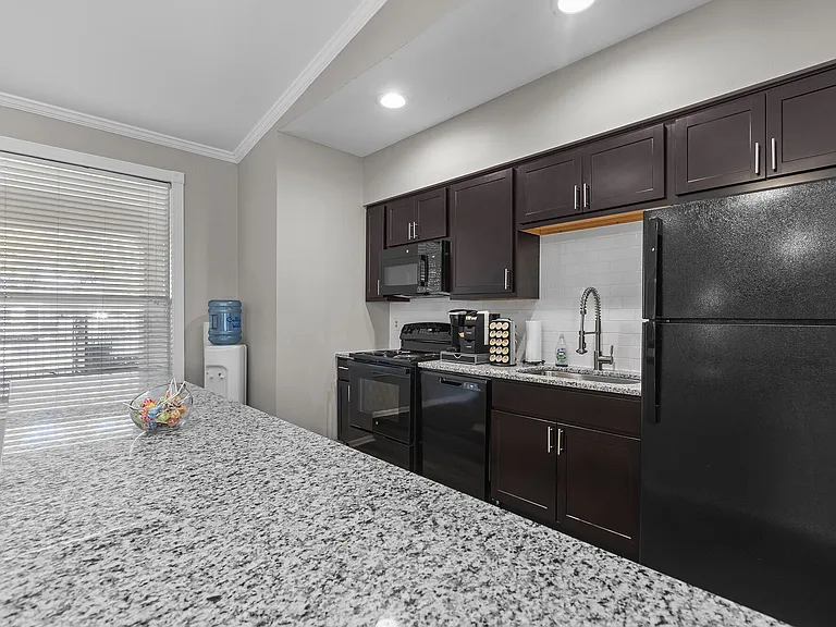 Encino Park Apartments — Photo 10