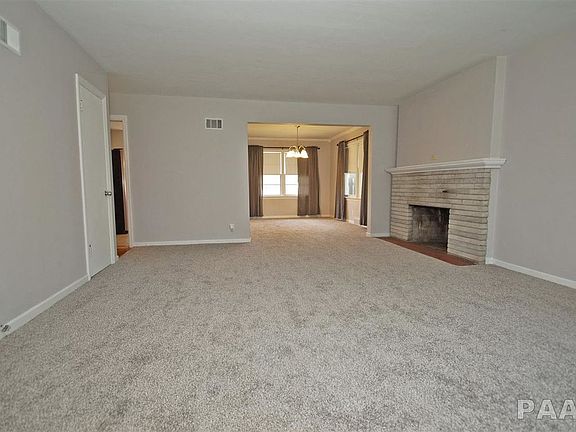 3rd image of 124 W Northland Ave