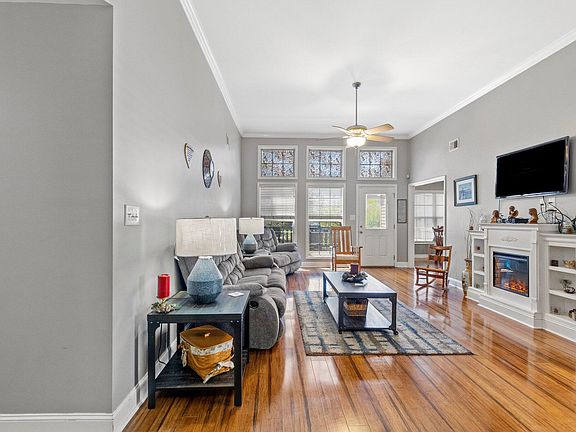 4th image of 336 Primrose Cir